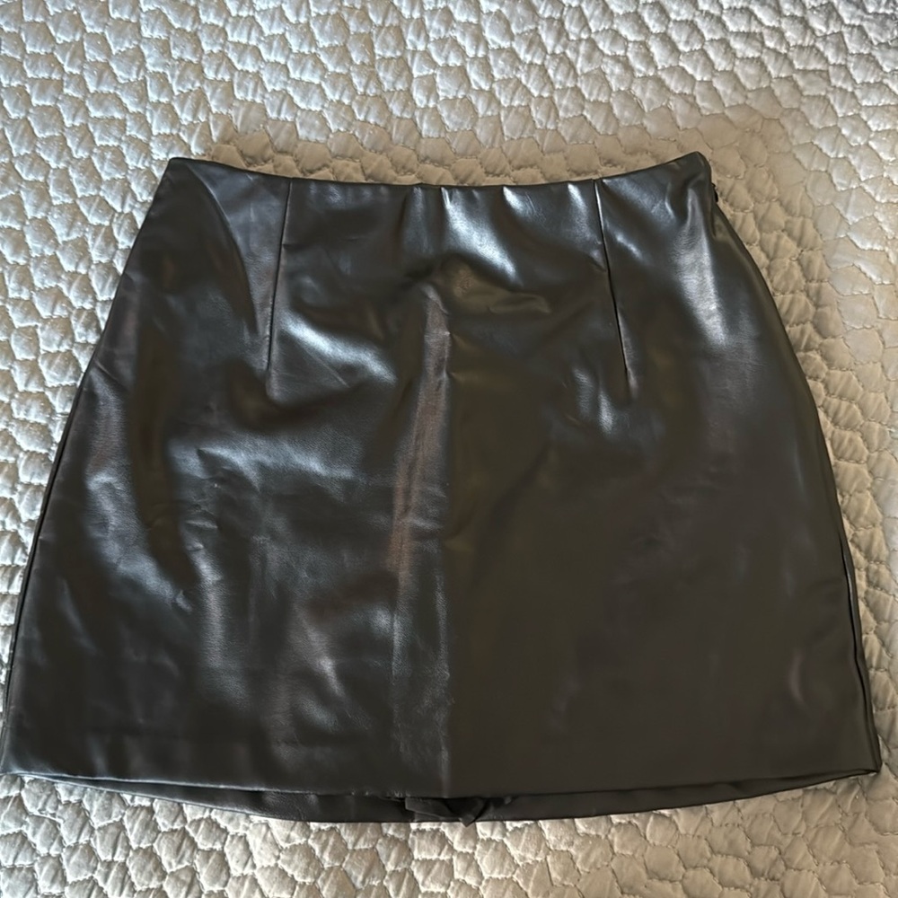 Abercrombie Faux Leather Tailored Mini Skort Small
